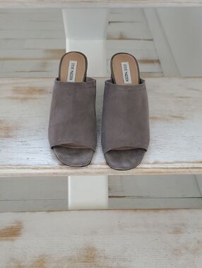 Steve Madden Gray Suede Open-Toe Slide Mules